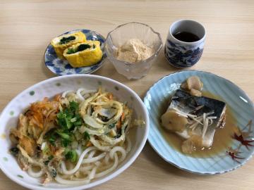 かきあげうどん・サバの煮つけ・だし巻き卵・わらびもち