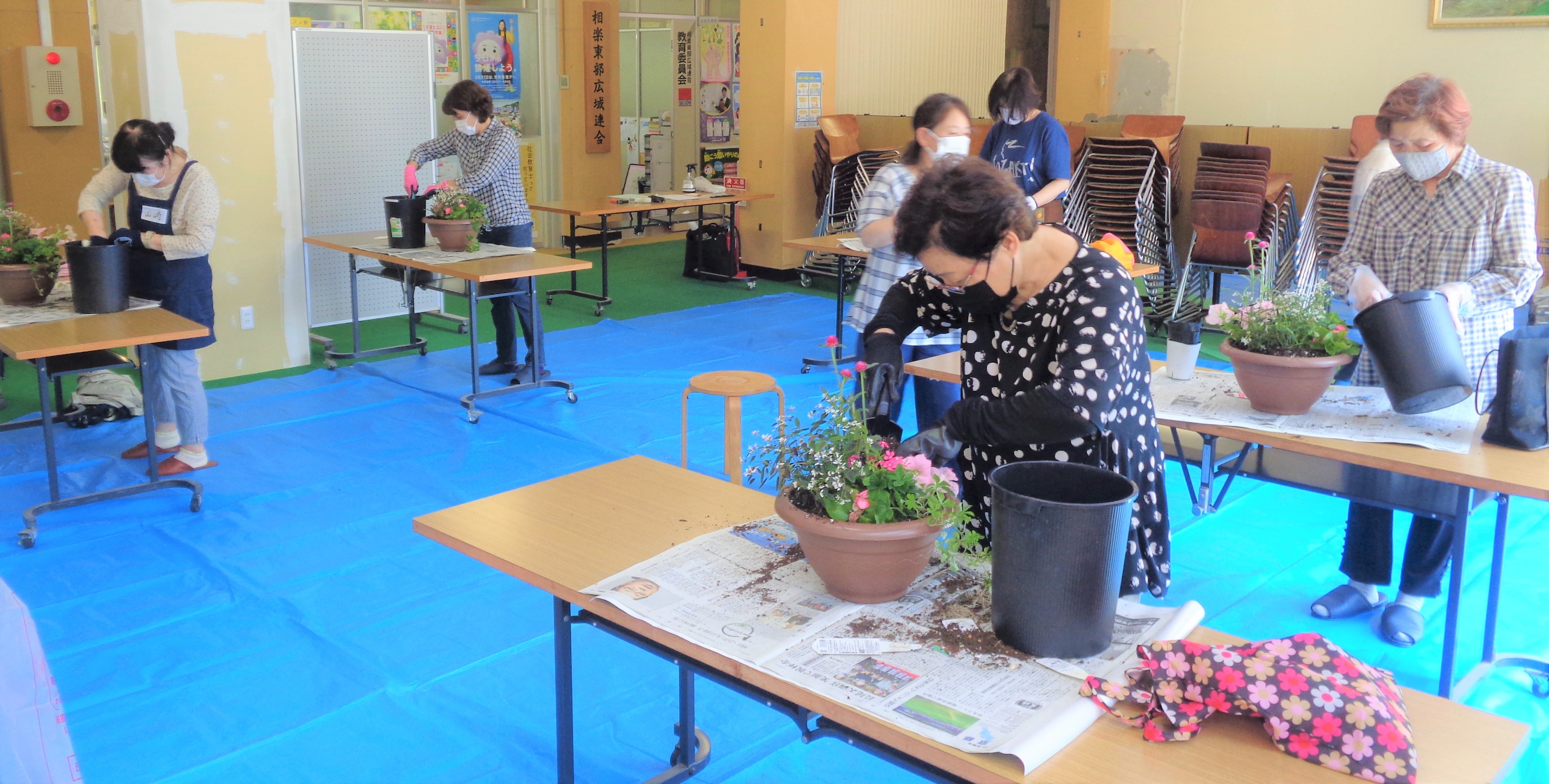 初夏の寄せ植え教室　午前